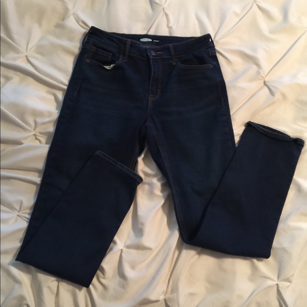 Dark wash skinny jeans